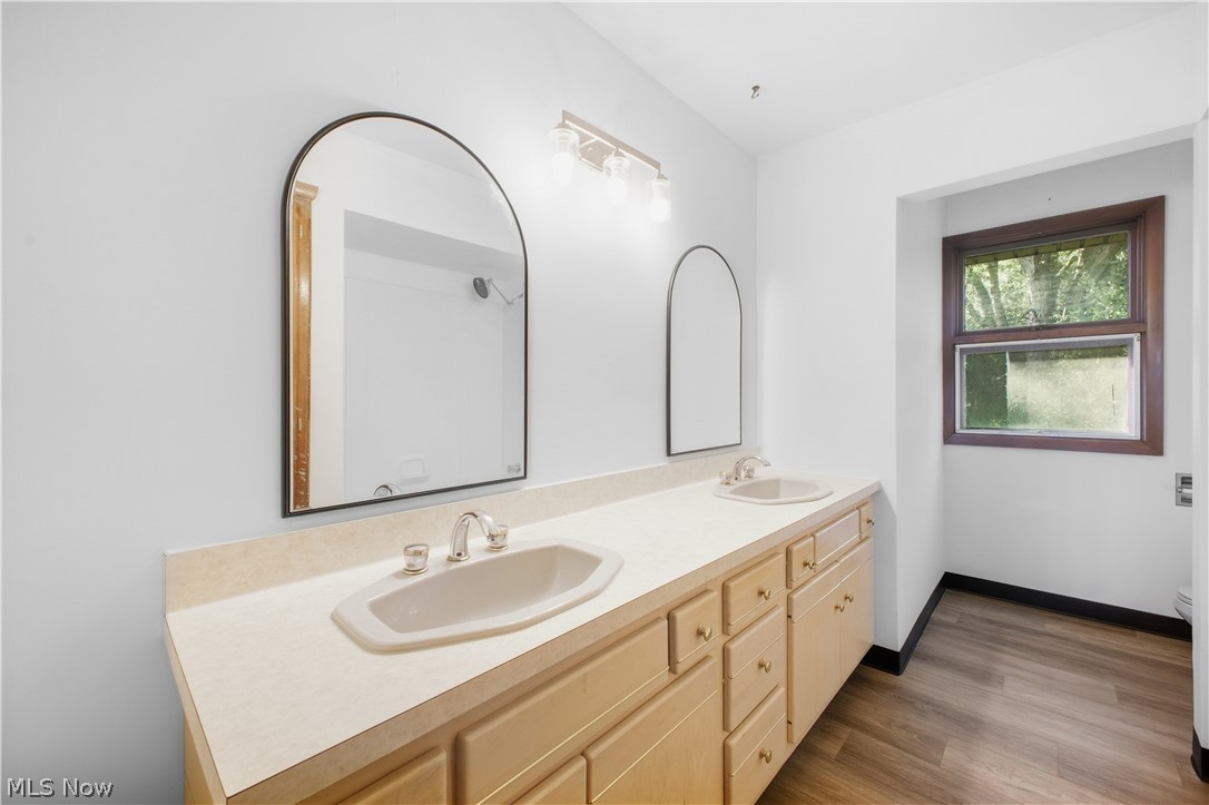 7542 Wilson Sharpsville Road Burghill OH 44404