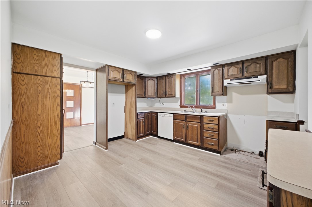7542 Wilson Sharpsville Road Burghill OH 44404