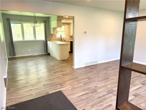 4088 Lynwood Kent OH 44240
