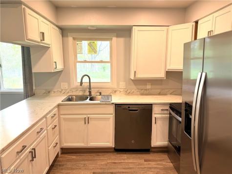 4088 Lynwood Kent OH 44240