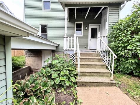 547 W Maple Street North Canton OH 44720