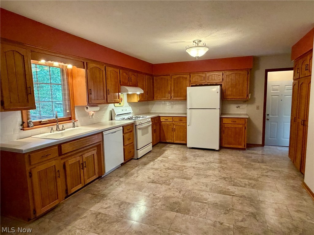1416 Baird Avenue SE Paris OH 44669