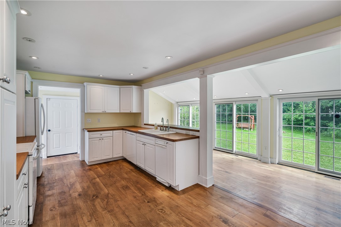 24 Deeringwood Drive New Middletown OH 44442