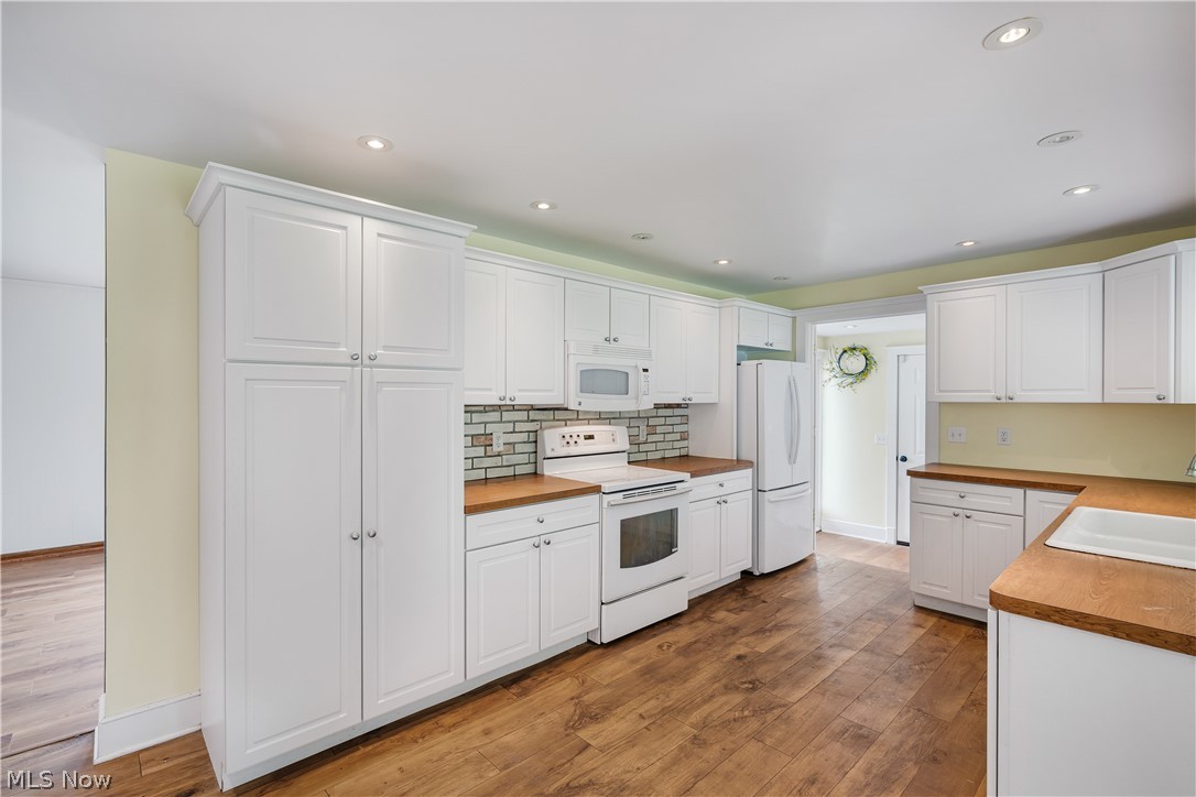 24 Deeringwood Drive New Middletown OH 44442