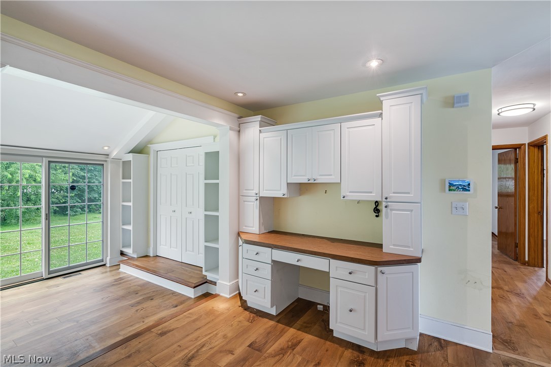 24 Deeringwood Drive New Middletown OH 44442