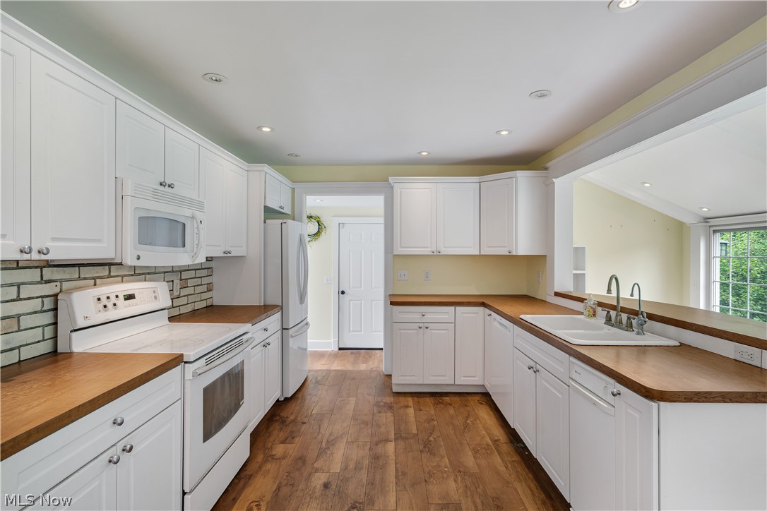 24 Deeringwood Drive New Middletown OH 44442