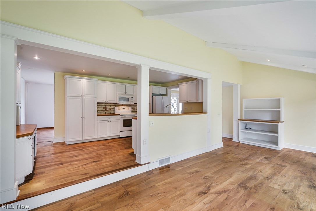 24 Deeringwood Drive New Middletown OH 44442