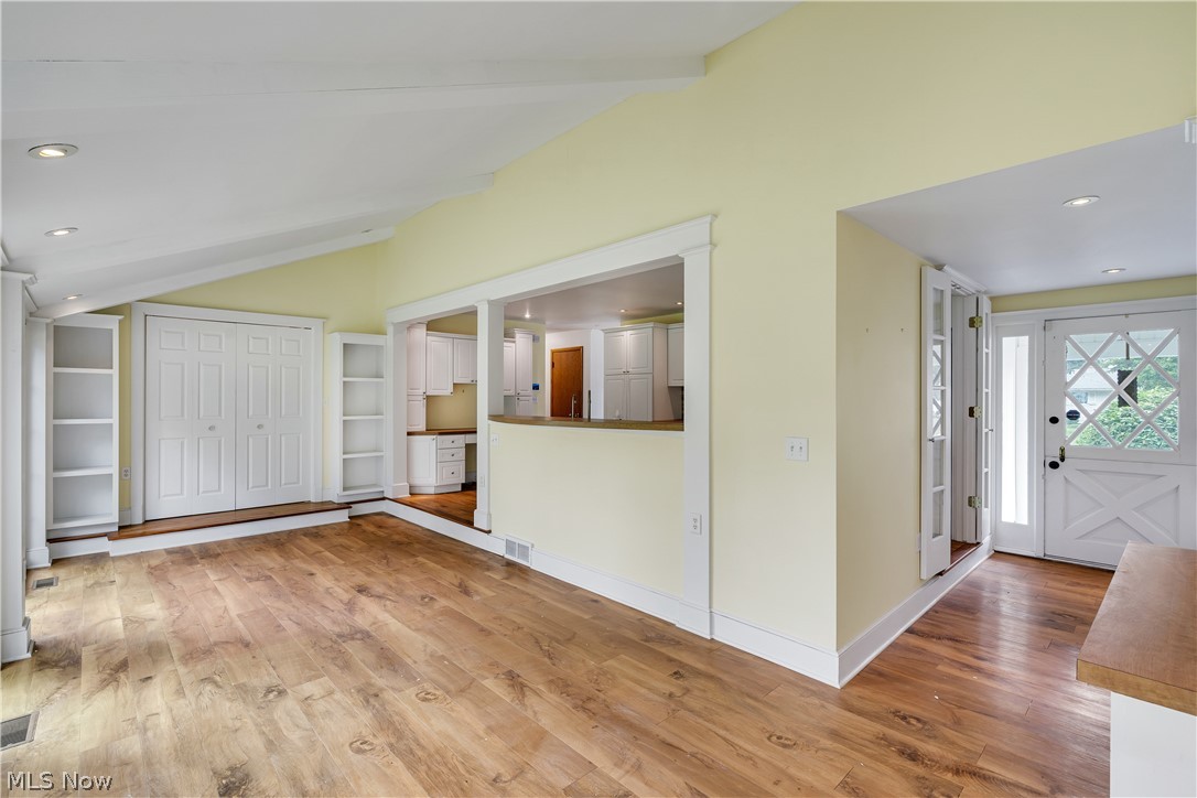 24 Deeringwood Drive New Middletown OH 44442