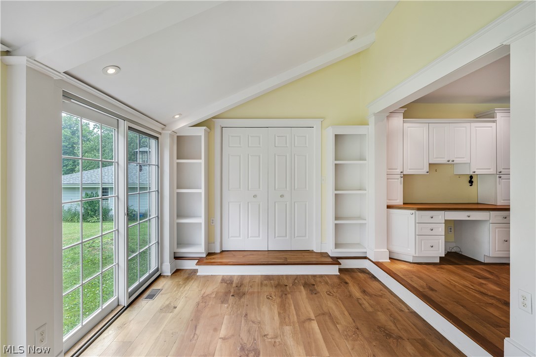 24 Deeringwood Drive New Middletown OH 44442