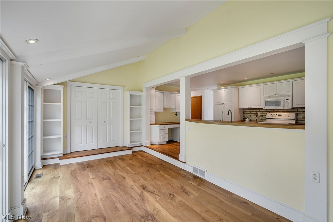 24 Deeringwood Drive New Middletown OH 44442