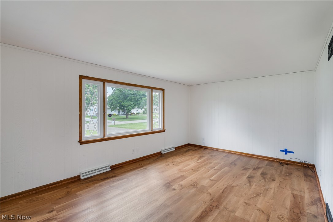 24 Deeringwood Drive New Middletown OH 44442