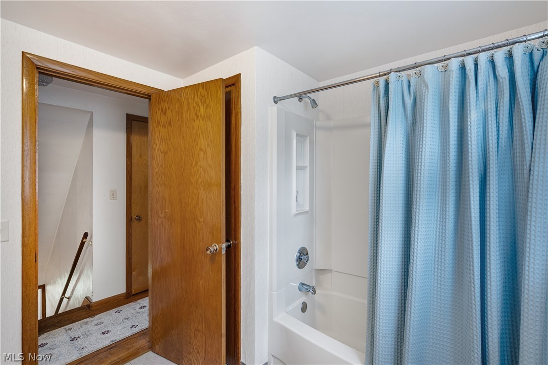 24 Deeringwood Drive New Middletown OH 44442