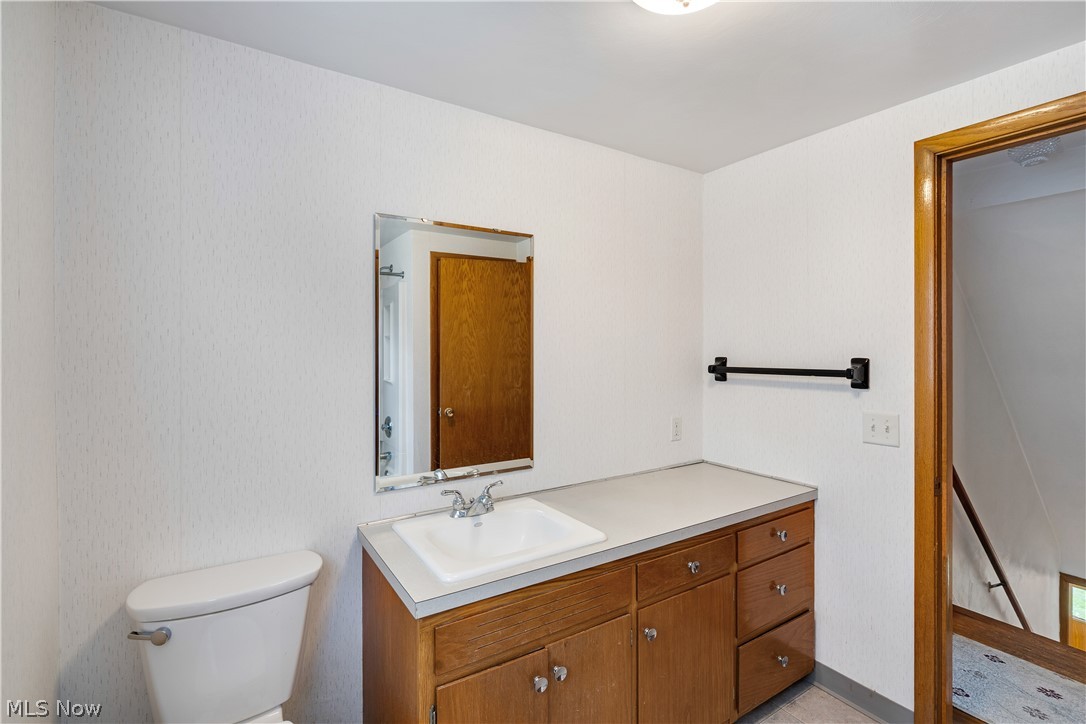 24 Deeringwood Drive New Middletown OH 44442