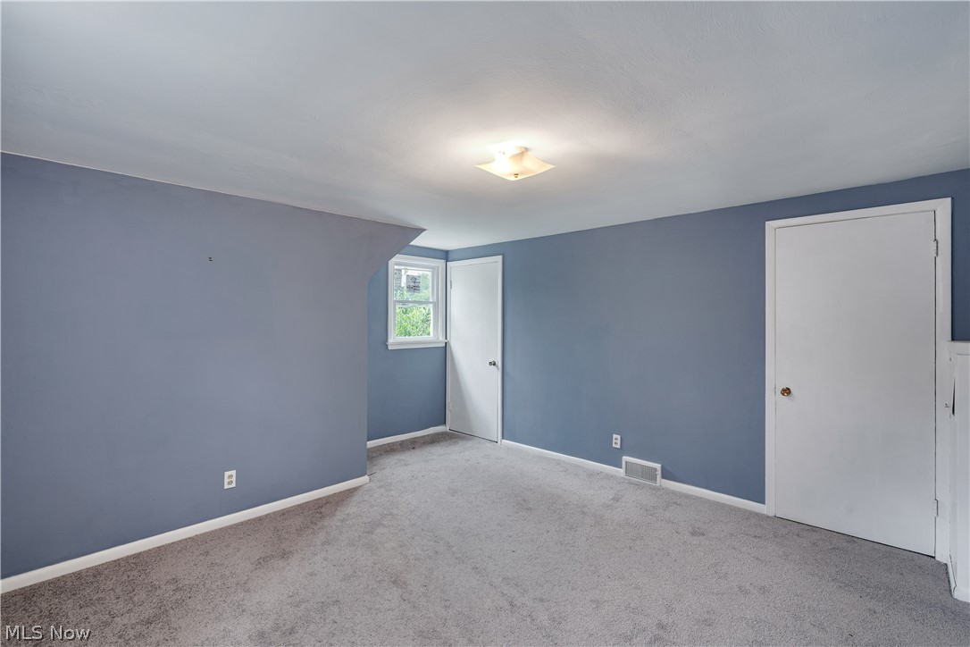 24 Deeringwood Drive New Middletown OH 44442