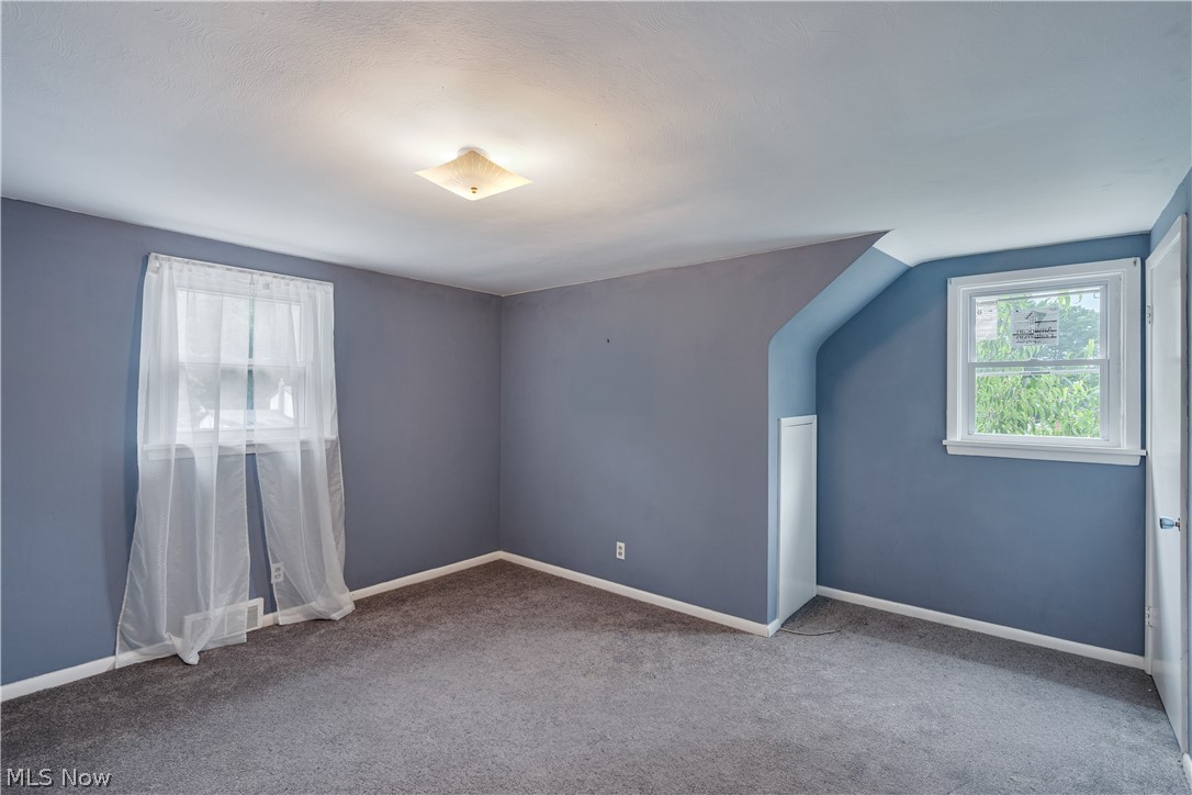 24 Deeringwood Drive New Middletown OH 44442