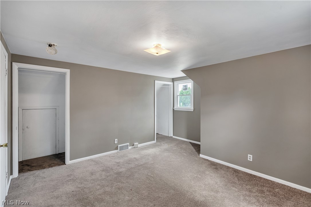 24 Deeringwood Drive New Middletown OH 44442