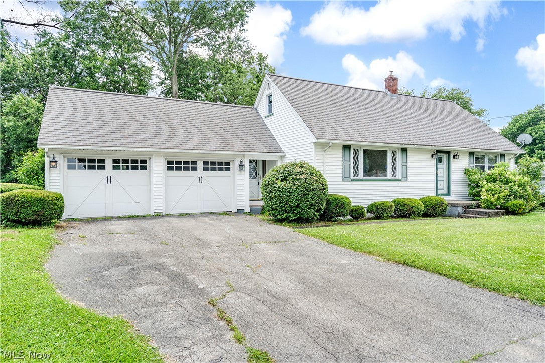 24 Deeringwood Drive New Middletown OH 44442