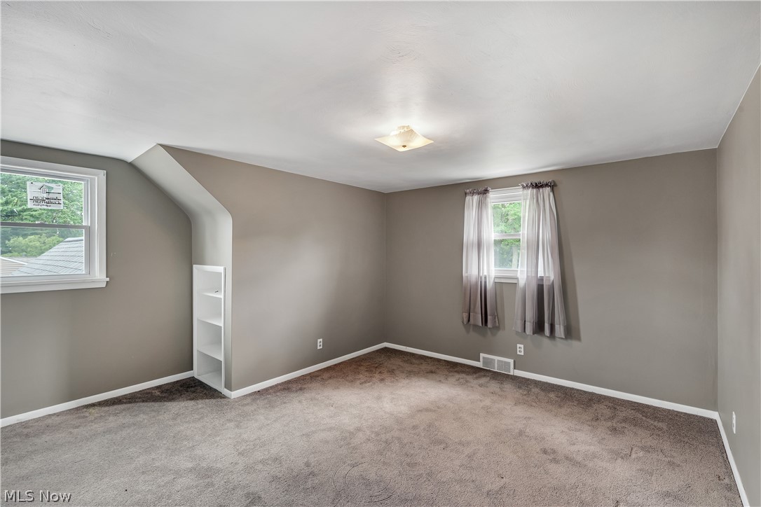 24 Deeringwood Drive New Middletown OH 44442