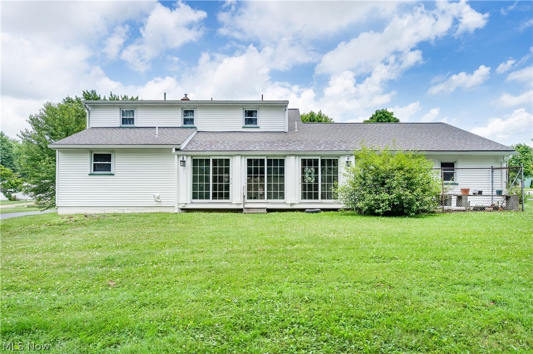 24 Deeringwood Drive New Middletown OH 44442