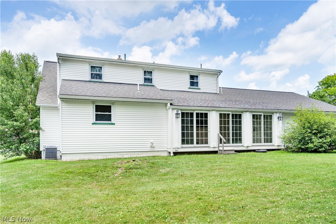 24 Deeringwood Drive New Middletown OH 44442