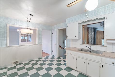 2090 Marshfield Road Mayfield Heights OH 44124