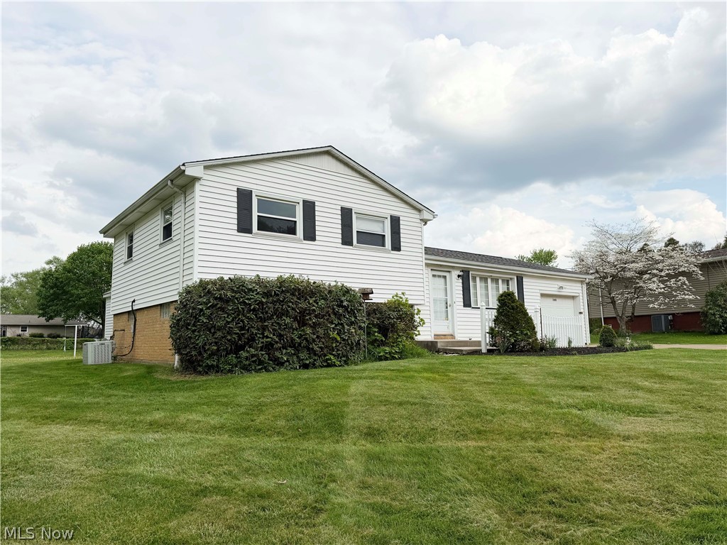 7090 Hillridge Avenue NE Canton OH 44721