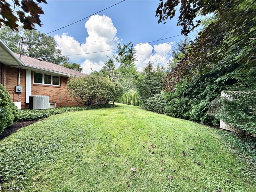 1050 Melwood Drive NE Warren OH 44483