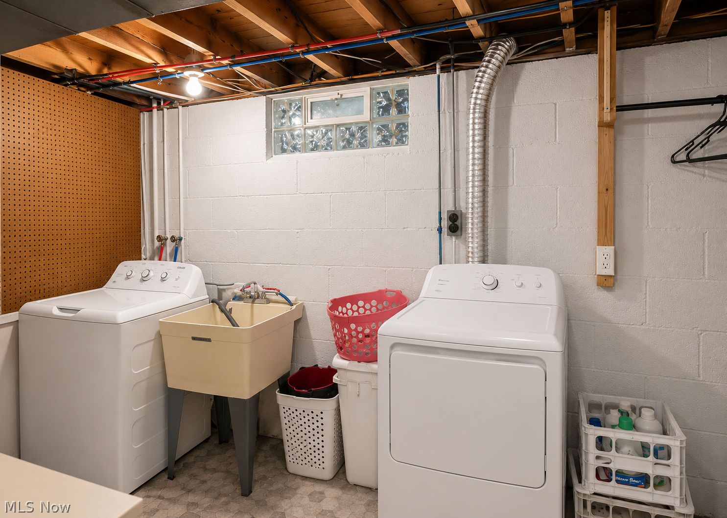 2308 W 16th Street Saybrook OH 44004