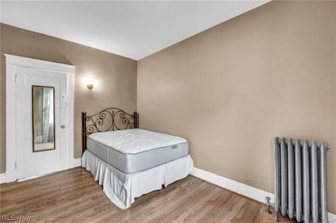 3293 W 99th Street Cleveland OH 44102