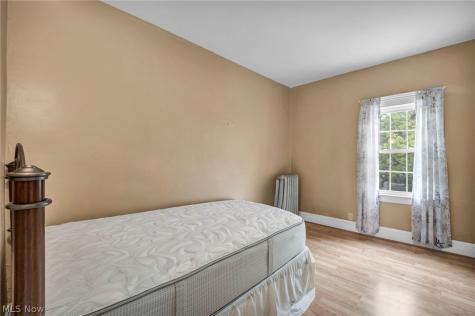 3293 W 99th Street Cleveland OH 44102