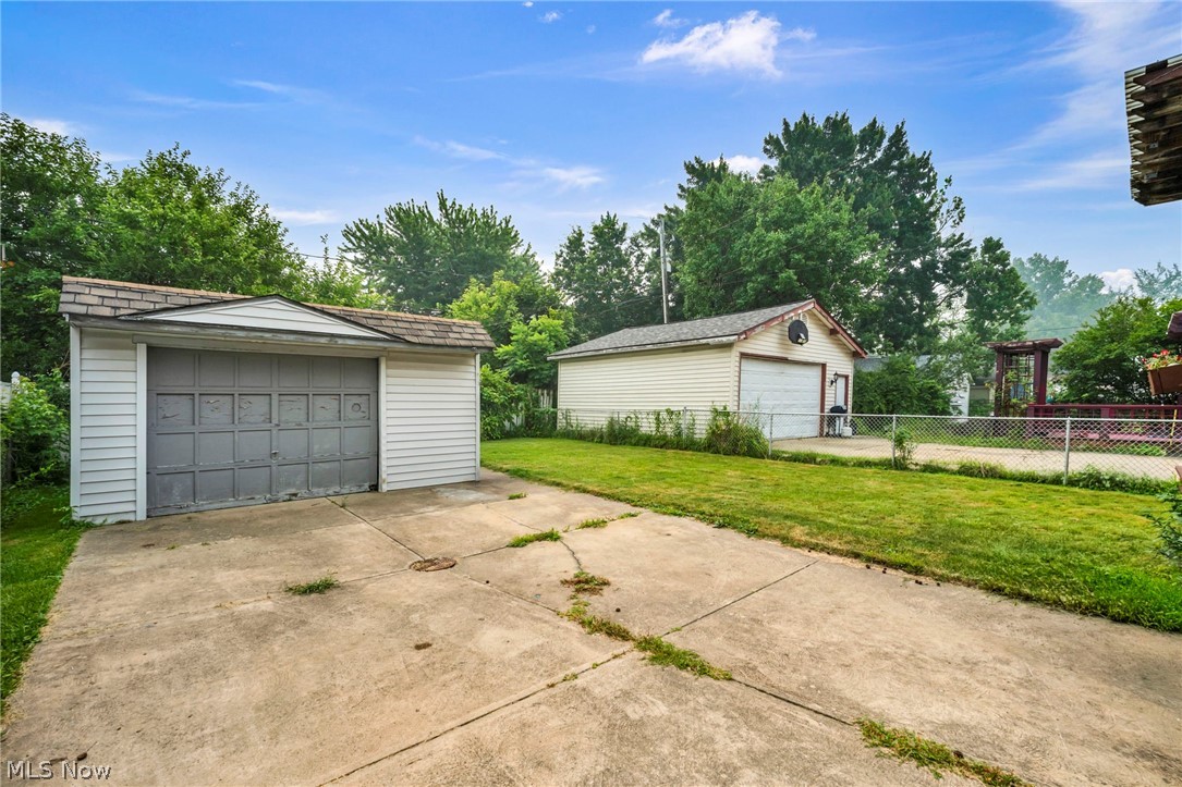 3293 W 99th Street Cleveland OH 44102
