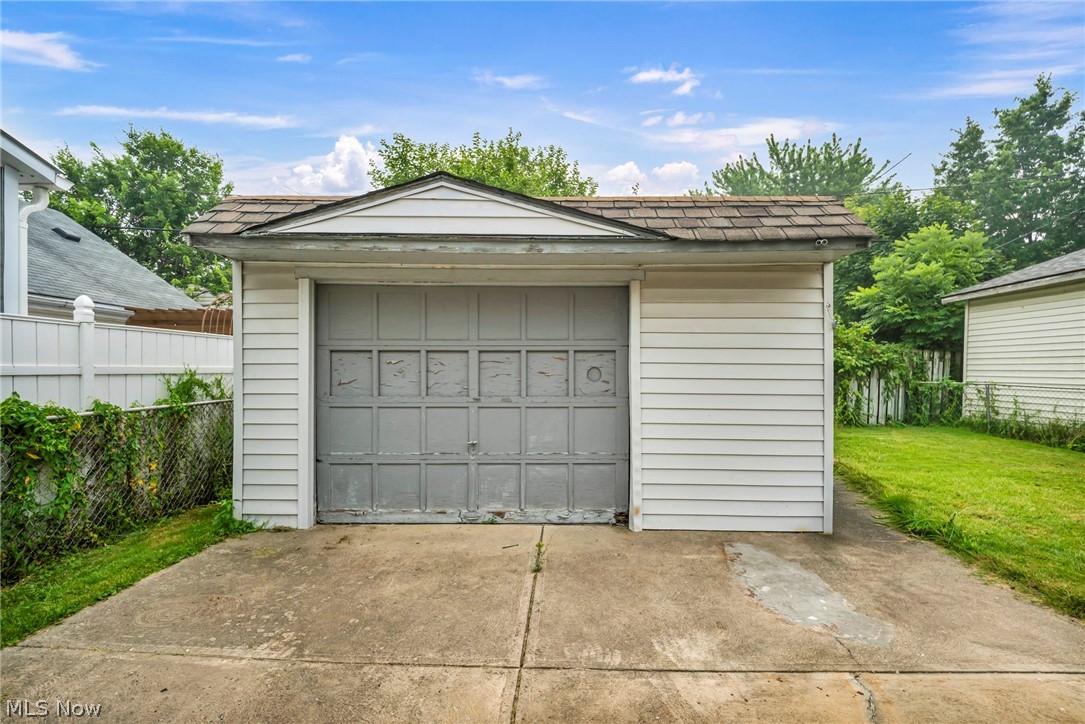 3293 W 99th Street Cleveland OH 44102