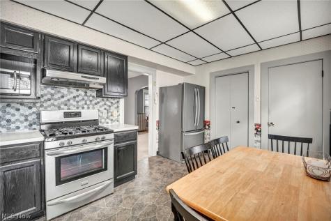 3293 W 99th Street Cleveland OH 44102