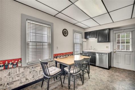 3293 W 99th Street Cleveland OH 44102