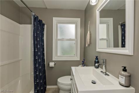 1127 Gordon Road Lyndhurst OH 44124