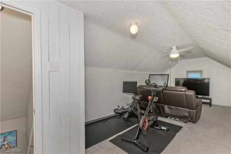 1127 Gordon Road Lyndhurst OH 44124