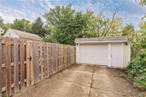 1127 Gordon Road Lyndhurst OH 44124