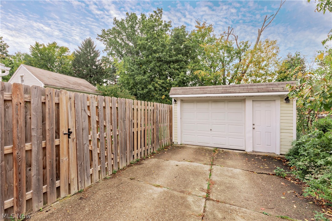 1127 Gordon Road Lyndhurst OH 44124