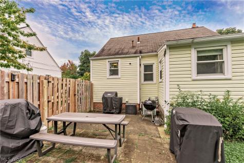 1127 Gordon Road Lyndhurst OH 44124