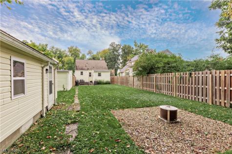 1127 Gordon Road Lyndhurst OH 44124