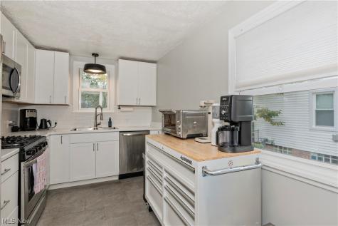 1127 Gordon Road Lyndhurst OH 44124