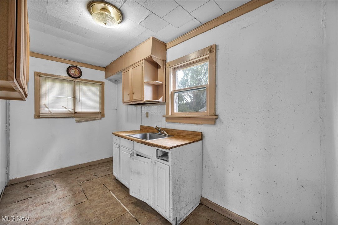 4311 E 160th Street Cleveland OH 44128