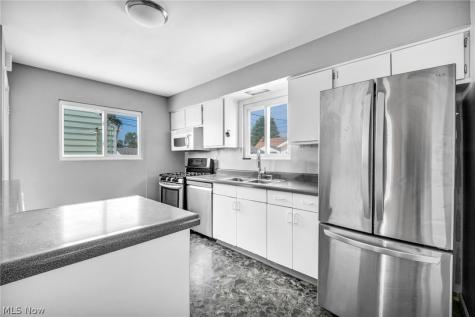 5763 Somerdale Avenue Brook Park OH 44142