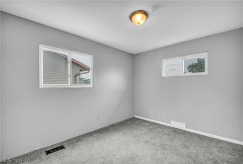5763 Somerdale Avenue Brook Park OH 44142