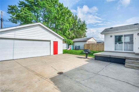 5763 Somerdale Avenue Brook Park OH 44142