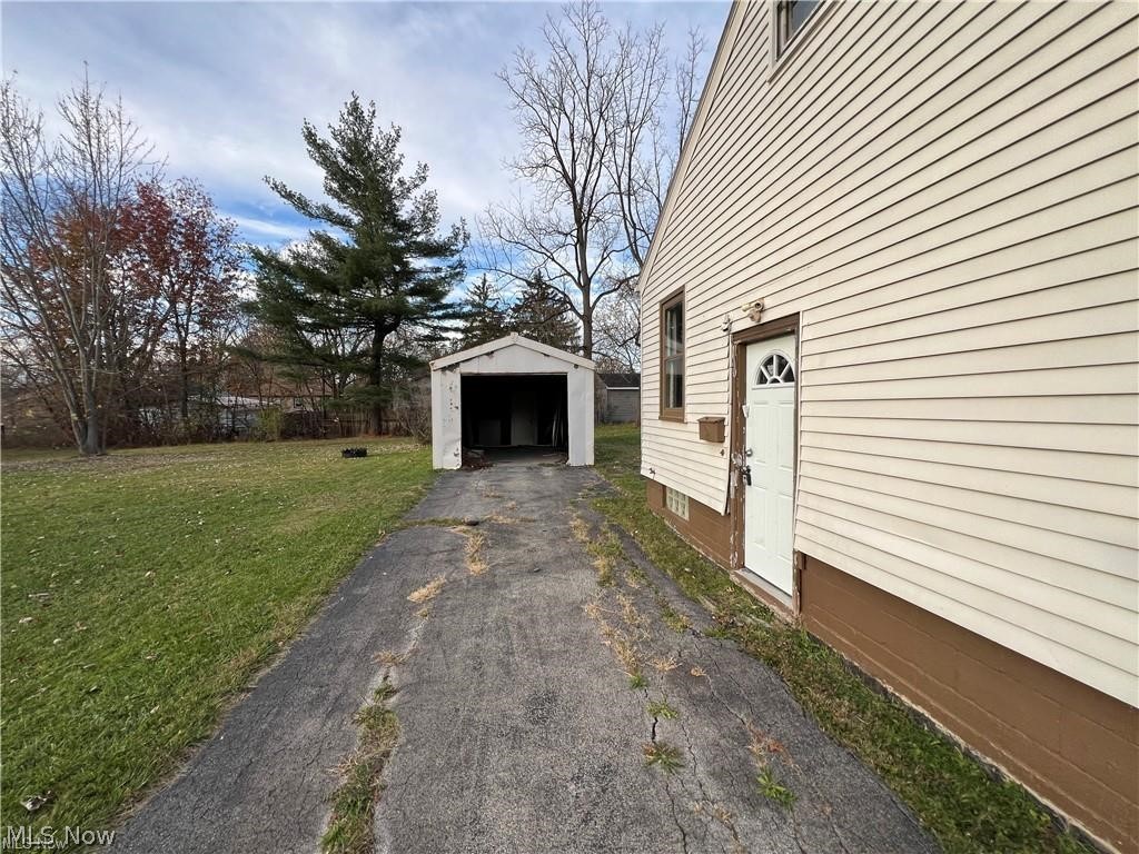 2773 Burton Street SE Warren OH 44484