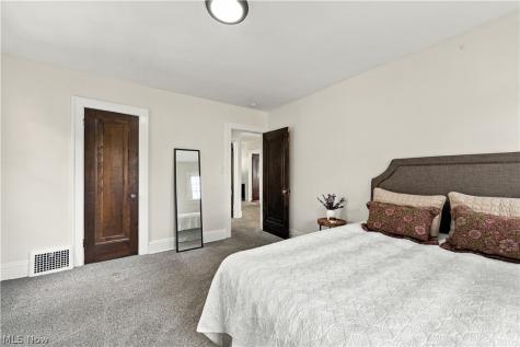 2119 Hampstead Road Cleveland Heights OH 44118