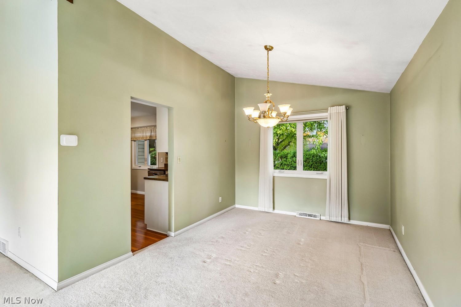 32825 W Nimrod Street Solon OH 44139