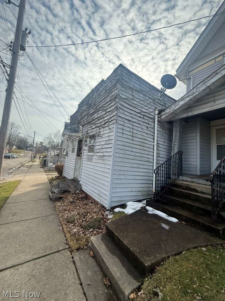 1406 Hart Street Akron OH 44306