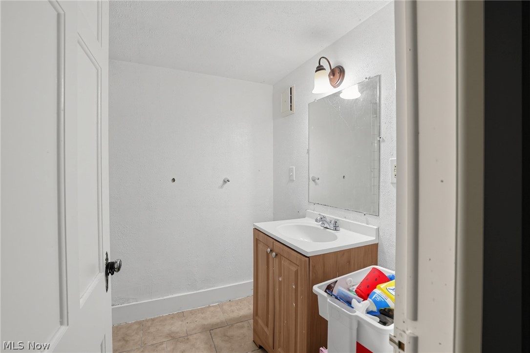 4541 W 174th Street Cleveland OH 44135